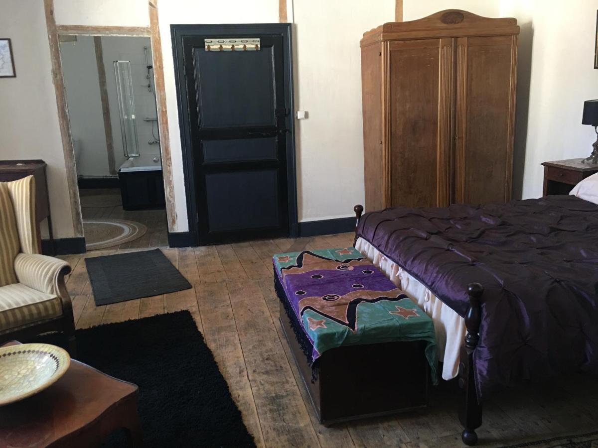 Chambre Sdb Privee Townhouse 26 Chambres D'Hotes Civray Civray  Экстерьер фото